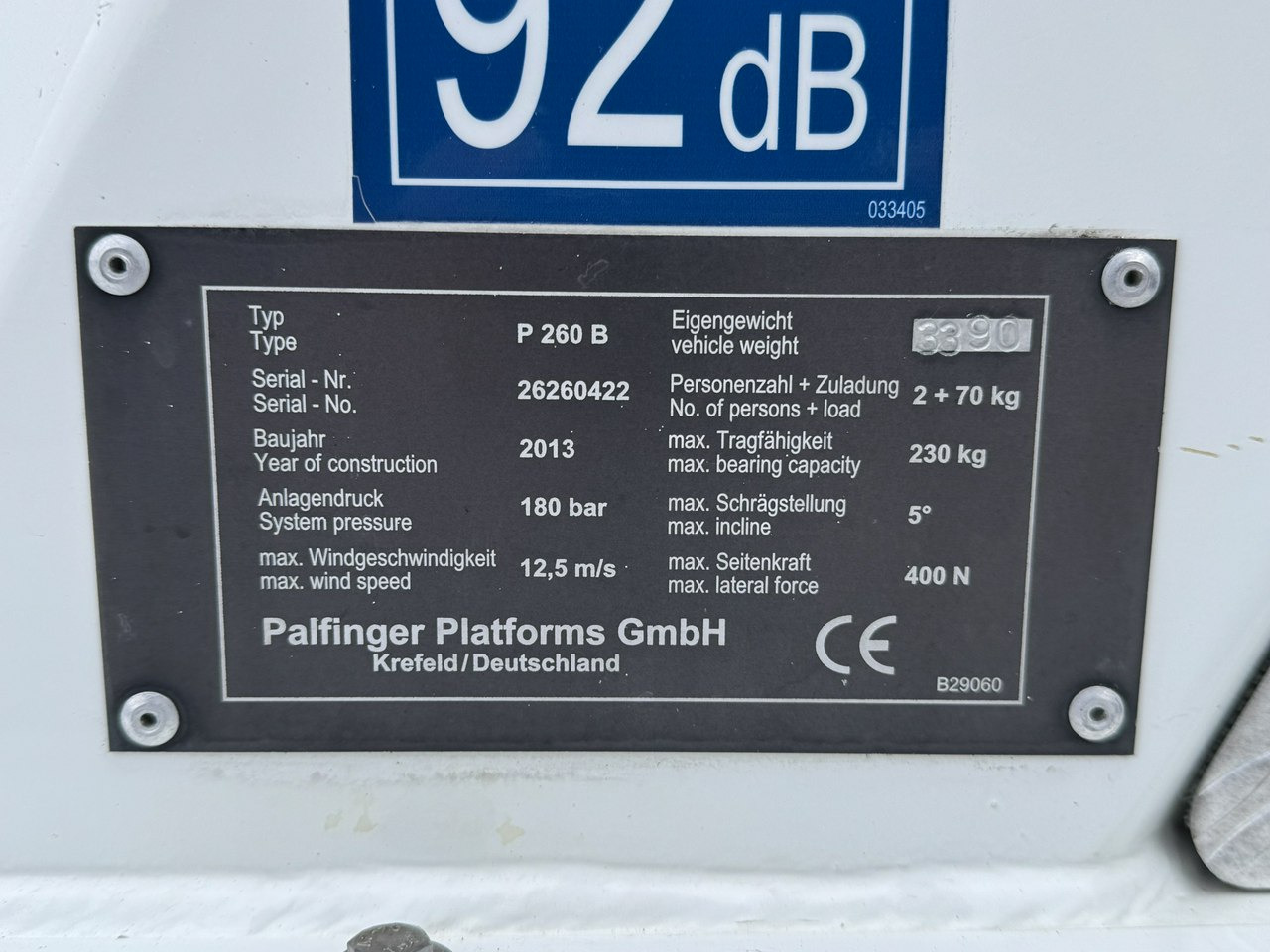 منصة محمولة مثبتة على الشاحنة Nissan Cabstar: صورة 6