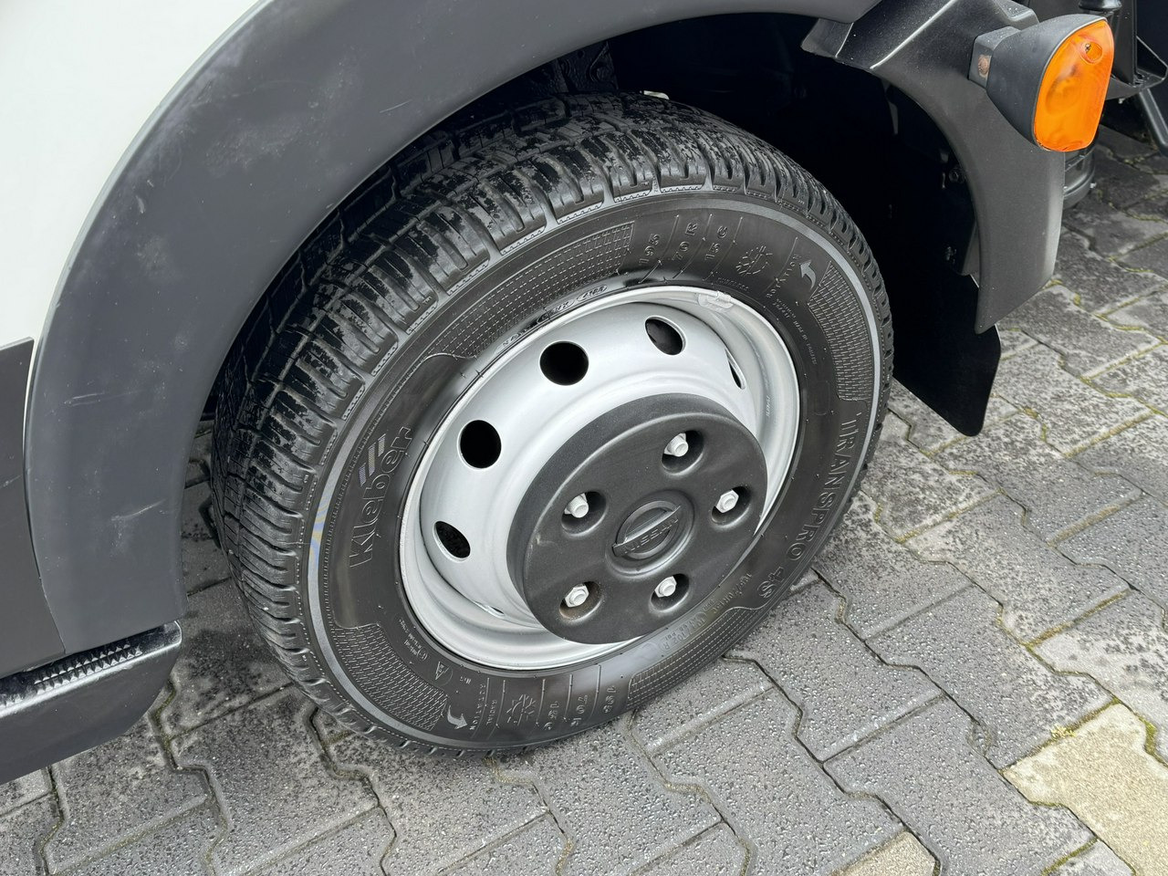 منصة محمولة مثبتة على الشاحنة Nissan Cabstar: صورة 9