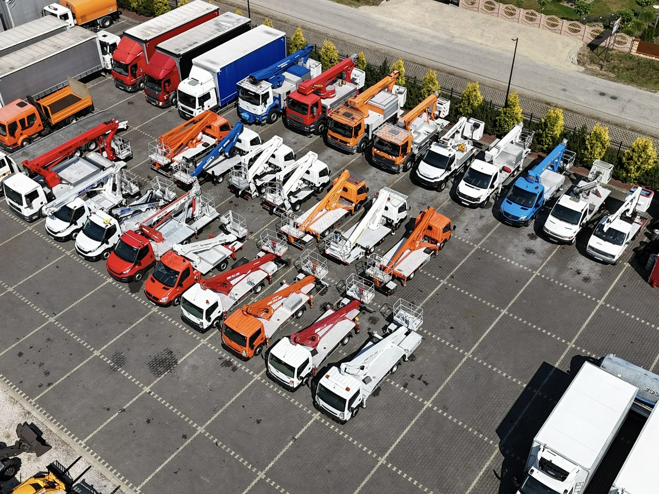 Nissan Zwyżka Podnośnik Koszowy 4X4 CABSTAR MAXITY SPRINTER - منصة محمولة مثبتة على الشاحنة: صورة 3 Nissan Zwyżka Podnośnik Koszowy 4X4 CABSTAR MAXITY SPRINTER - منصة محمولة مثبتة على الشاحنة: صورة 3