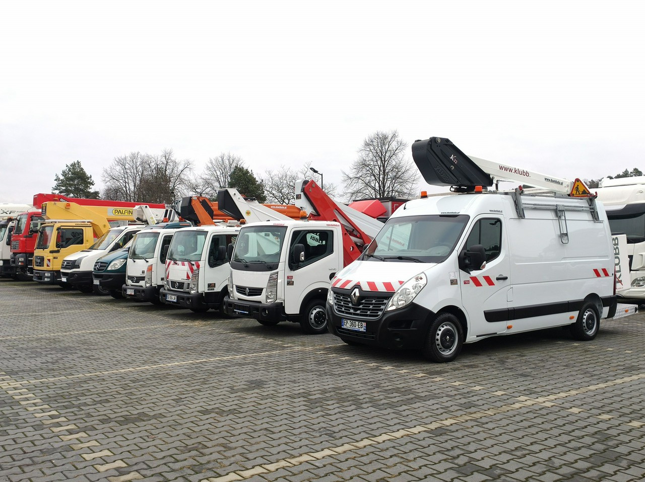 Renault Master - منصة محمولة مثبتة على الشاحنة: صورة 1 Renault Master - منصة محمولة مثبتة على الشاحنة: صورة 1