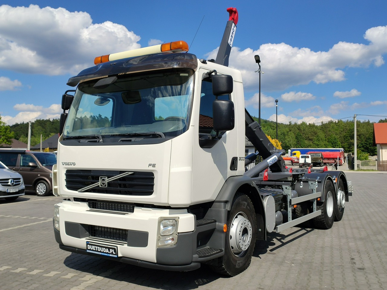 Volvo FE 26.300 Hakowiec Napęd 6x2 Oś Skrętna - شاحنة برافعة خطافية: صورة 4 Volvo FE 26.300 Hakowiec Napęd 6x2 Oś Skrętna - شاحنة برافعة خطافية: صورة 4