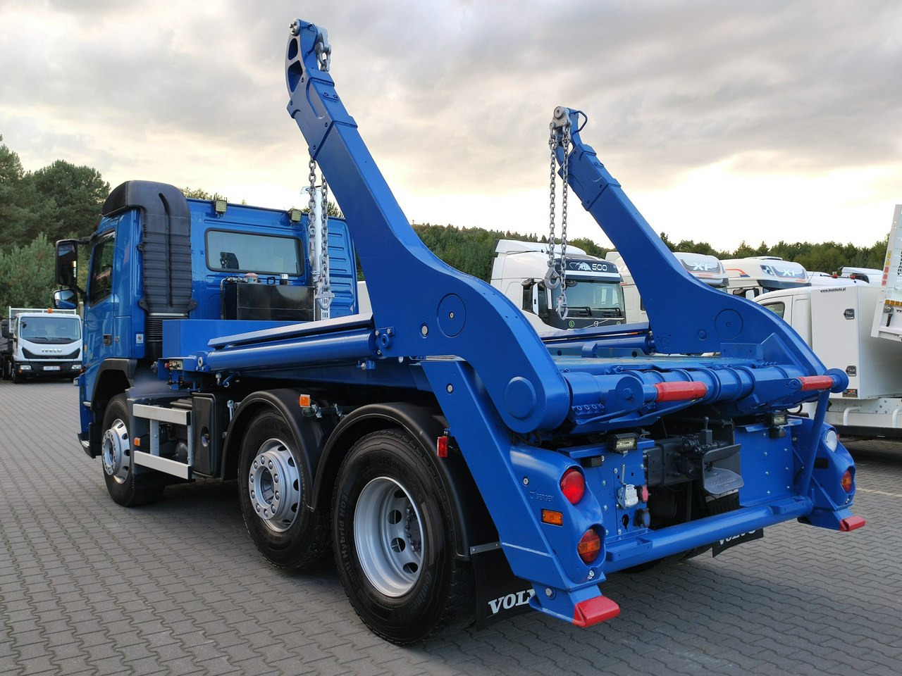 Volvo FM 410 E5 Bramowiec Hakowiec 6x2 Oś Skrętna / Podnoszona Automat - شاحنة لودر انزلاقي: صورة 5 Volvo FM 410 E5 Bramowiec Hakowiec 6x2 Oś Skrętna / Podnoszona Automat - شاحنة لودر انزلاقي: صورة 5