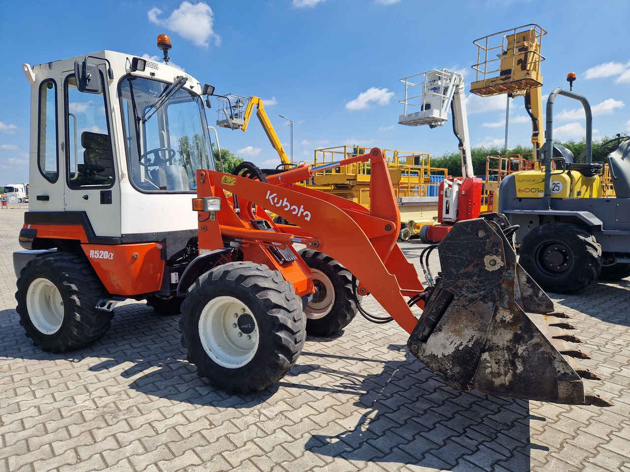 KUBOTA R520N - اللودر بعجل: صورة 4 KUBOTA R520N - اللودر بعجل: صورة 4