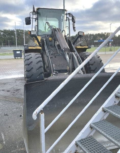 Komatsu WA 200 PT-5 - اللودر بعجل: صورة 2 Komatsu WA 200 PT-5 - اللودر بعجل: صورة 2