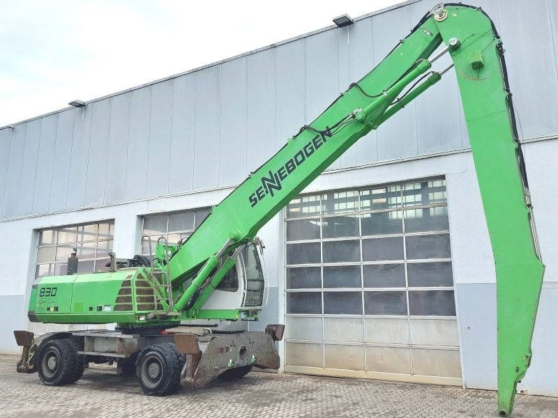 Sennebogen 830 - آلة التعامل مع النفايات: صورة 4 Sennebogen 830 - آلة التعامل مع النفايات: صورة 4