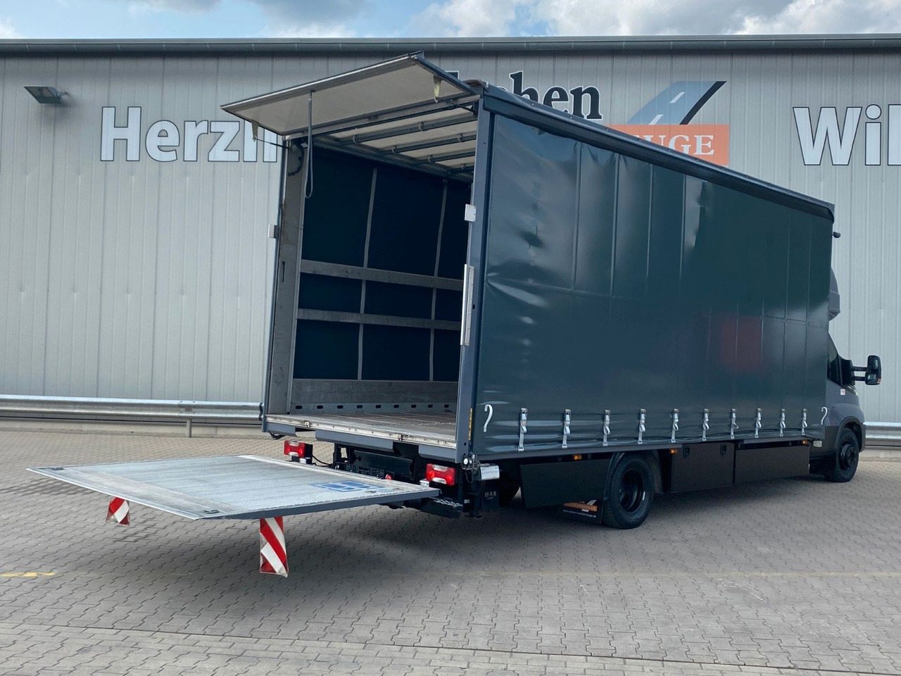 Iveco Daily Hi-Matic 70 C 21 Topsleeper | LBW 1,00to. - شاحنة مغلقة بستائر جانبية: صورة 5 Iveco Daily Hi-Matic 70 C 21 Topsleeper | LBW 1,00to. - شاحنة مغلقة بستائر جانبية: صورة 5