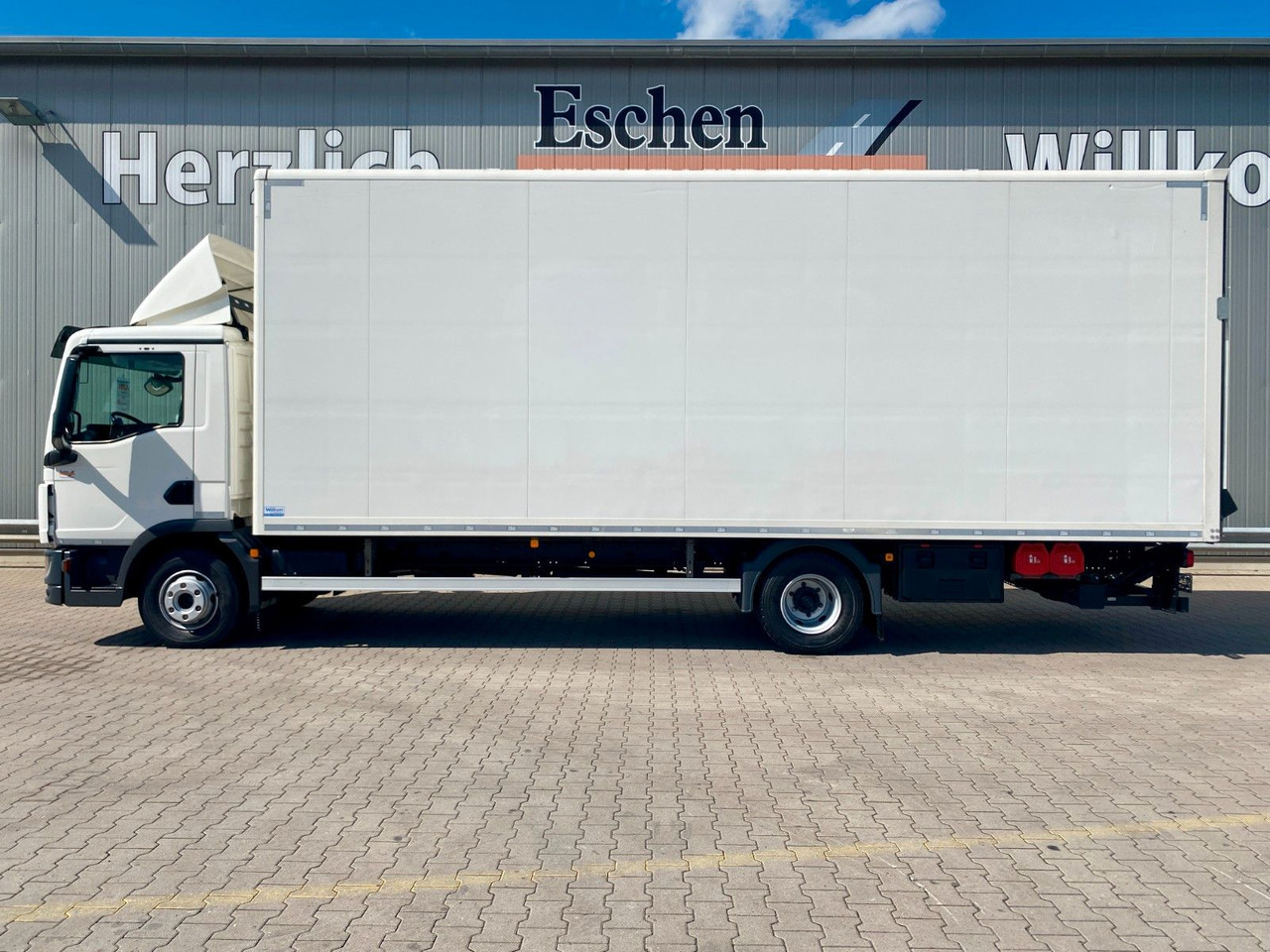 MAN TGL 12.220 Automatik*LBW*HU+BremseNEU*Navi*Kamer - شاحنة صندوقية: صورة 2 MAN TGL 12.220 Automatik*LBW*HU+BremseNEU*Navi*Kamer - شاحنة صندوقية: صورة 2