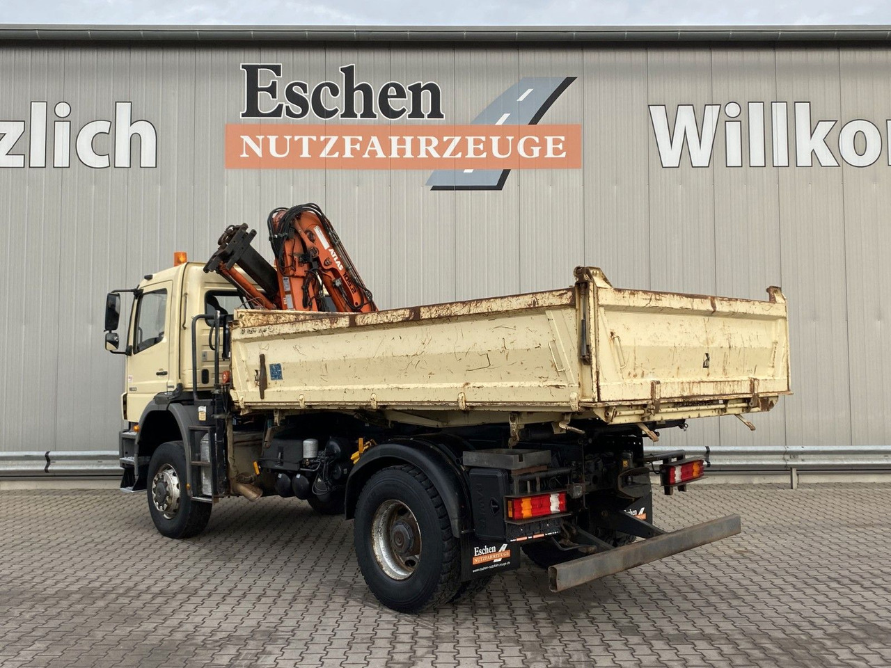 Mercedes-Benz 1833 4x4 Axor | Atlas 105.2-A2*Funk*AHK*3 Sitze - شاحنة قلاب, شاحنة كرين: صورة 4 Mercedes-Benz 1833 4x4 Axor | Atlas 105.2-A2*Funk*AHK*3 Sitze - شاحنة قلاب, شاحنة كرين: صورة 4