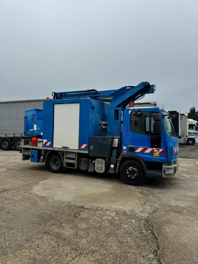 Iveco Eurocargo 100E18 - منصة محمولة مثبتة على الشاحنة: صورة 4 Iveco Eurocargo 100E18 - منصة محمولة مثبتة على الشاحنة: صورة 4