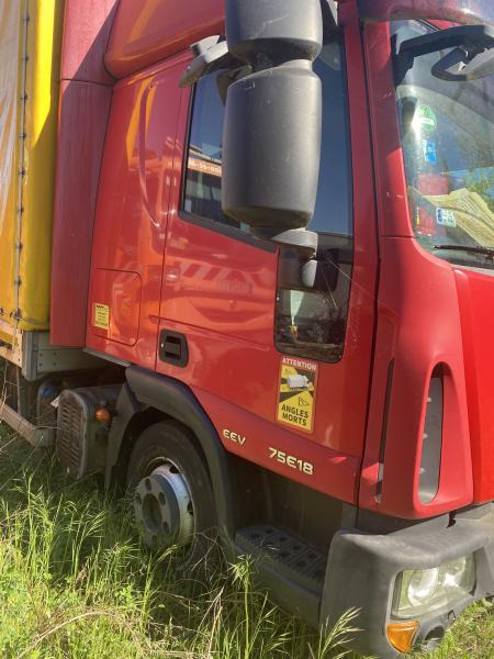 Iveco - شاحنة ذات ستائر جانبية: صورة 3 Iveco - شاحنة ذات ستائر جانبية: صورة 3