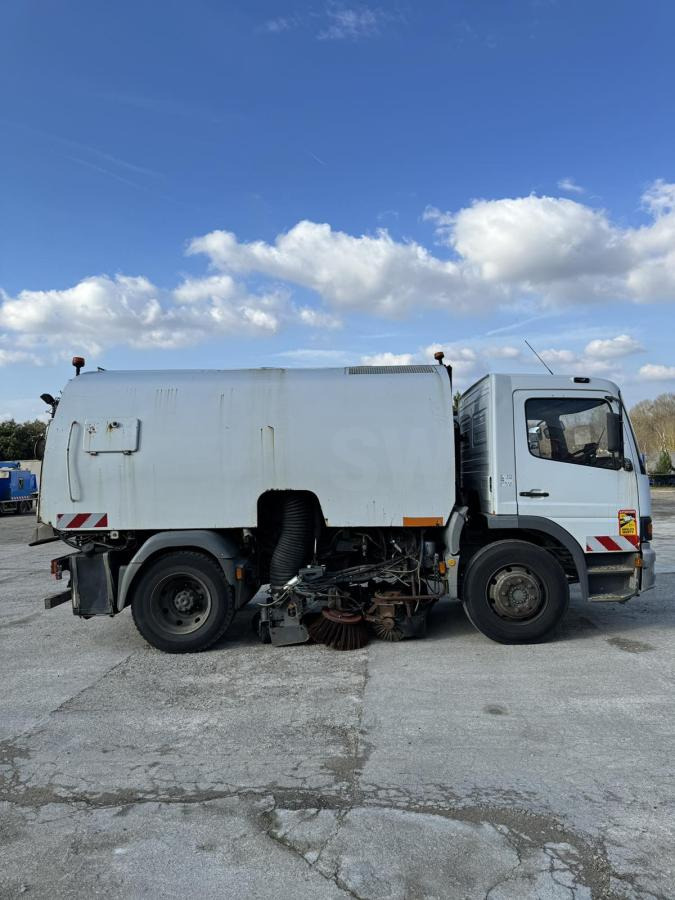 Mercedes Atego - سياره كنس شوارع: صورة 2 Mercedes Atego - سياره كنس شوارع: صورة 2