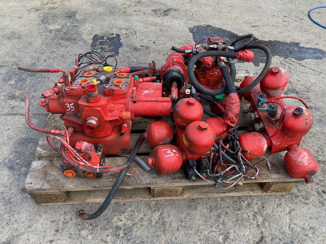 2426877 - O&K L45 - قطع الغيار - آلات الإنشاء: صورة 4 2426877 - O&K L45 - قطع الغيار - آلات الإنشاء: صورة 4