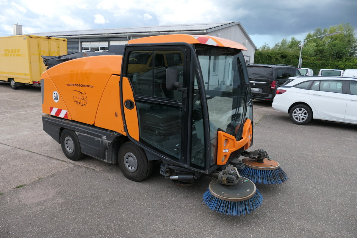 CN200 Sweeper - سياره كنس شوارع: صورة 3 CN200 Sweeper - سياره كنس شوارع: صورة 3