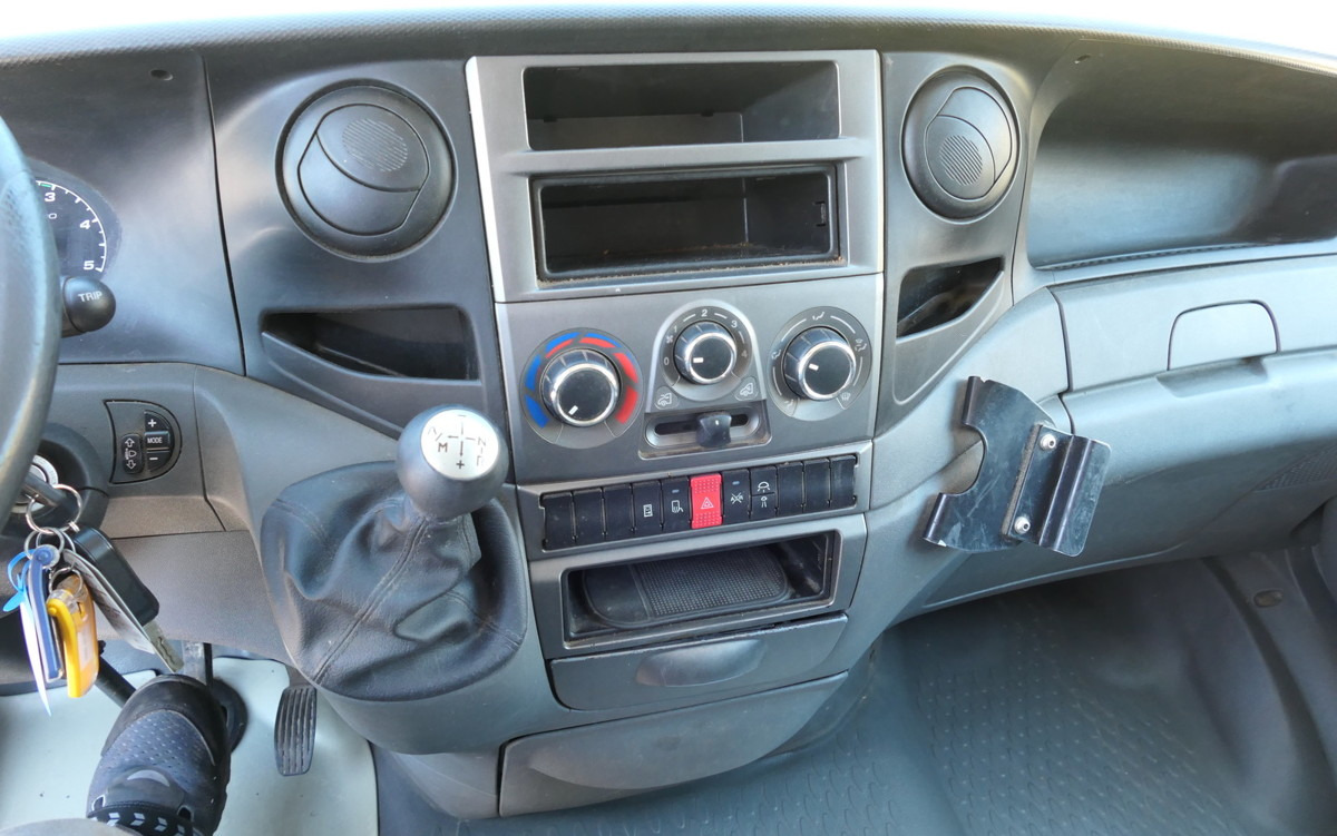 شاحنة بصندوق مغلق IVECO Daily 35 S11 C30C AUTOMATIK KAMERA MAXI Regale L: صورة 10 شاحنة بصندوق مغلق IVECO Daily 35 S11 C30C AUTOMATIK KAMERA MAXI Regale L: صورة 10