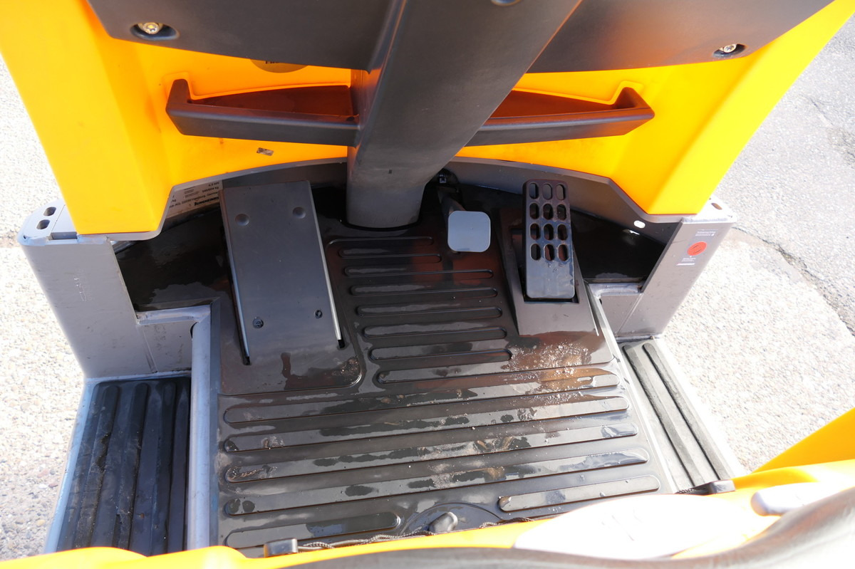 جرار سحب JUNGHEINRICH EZS 570 Schlepper: صورة 7 جرار سحب JUNGHEINRICH EZS 570 Schlepper: صورة 7