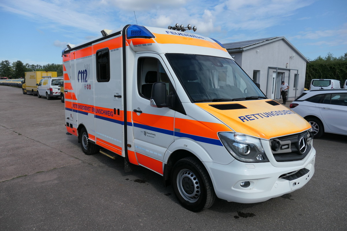 MERCEDES-BENZ 319 Sprinter 6-Zylinder Rettungswagen Strobel - سيارة إسعاف: صورة 2 MERCEDES-BENZ 319 Sprinter 6-Zylinder Rettungswagen Strobel - سيارة إسعاف: صورة 2