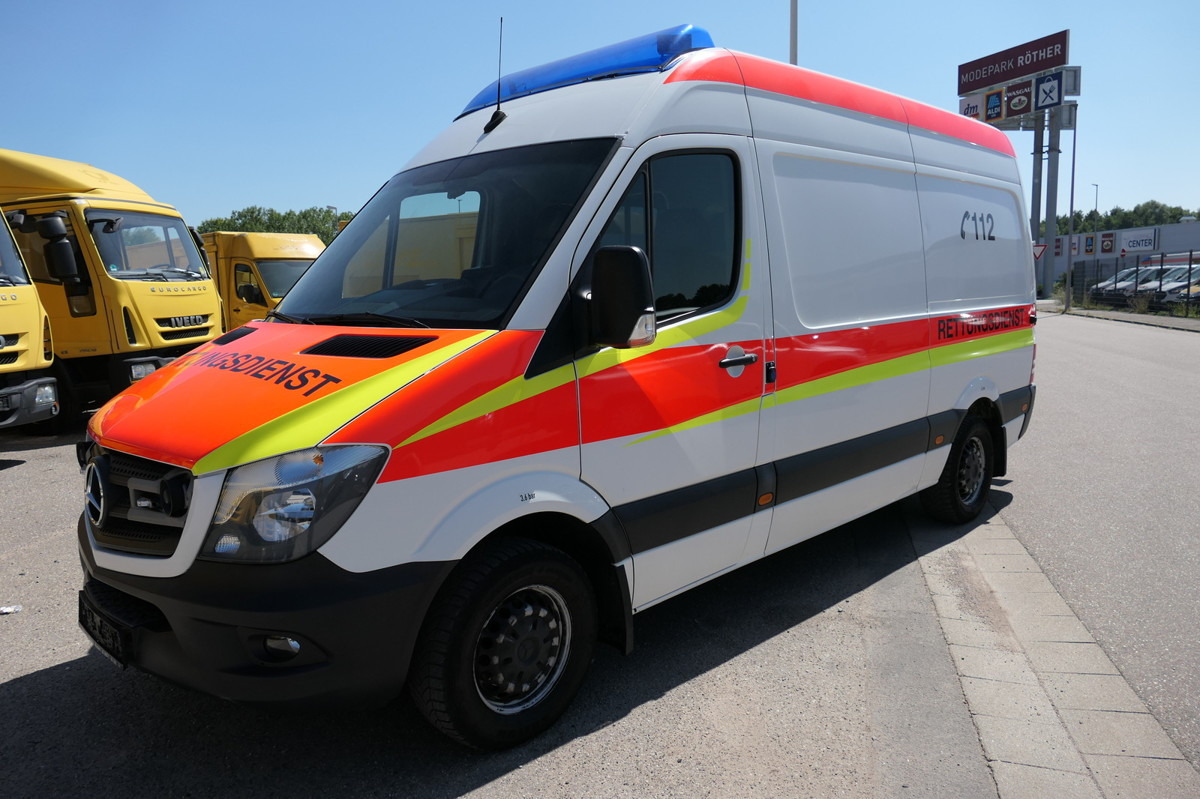 MERCEDES-BENZ Sprinter 316 CDI Klima Rettungswagen - سيارة إسعاف: صورة 2 MERCEDES-BENZ Sprinter 316 CDI Klima Rettungswagen - سيارة إسعاف: صورة 2