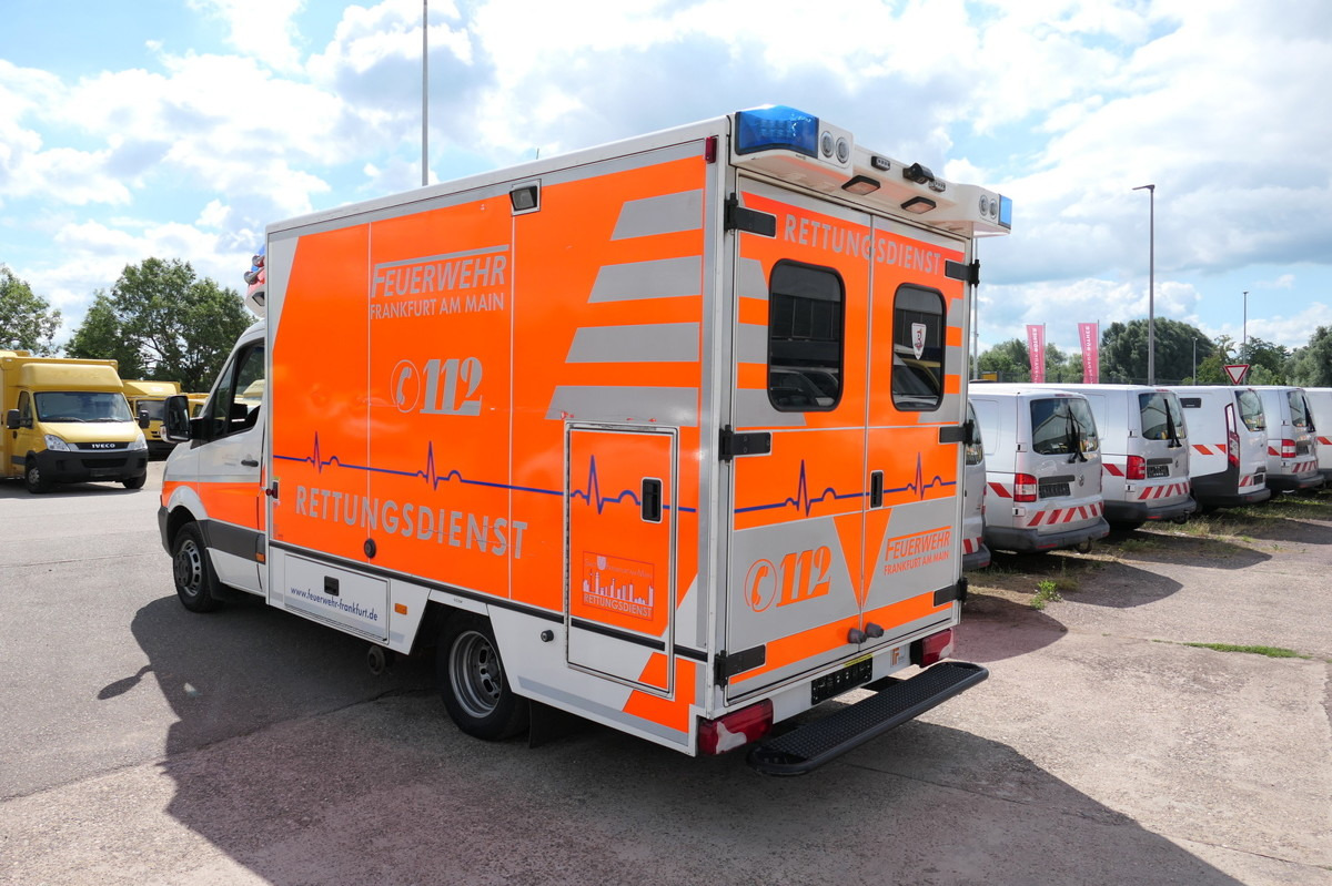 MERCEDES-BENZ Sprinter 519 CDI Klima Krankenwagen Fahrtec Aufb - سيارة إسعاف: صورة 3 MERCEDES-BENZ Sprinter 519 CDI Klima Krankenwagen Fahrtec Aufb - سيارة إسعاف: صورة 3