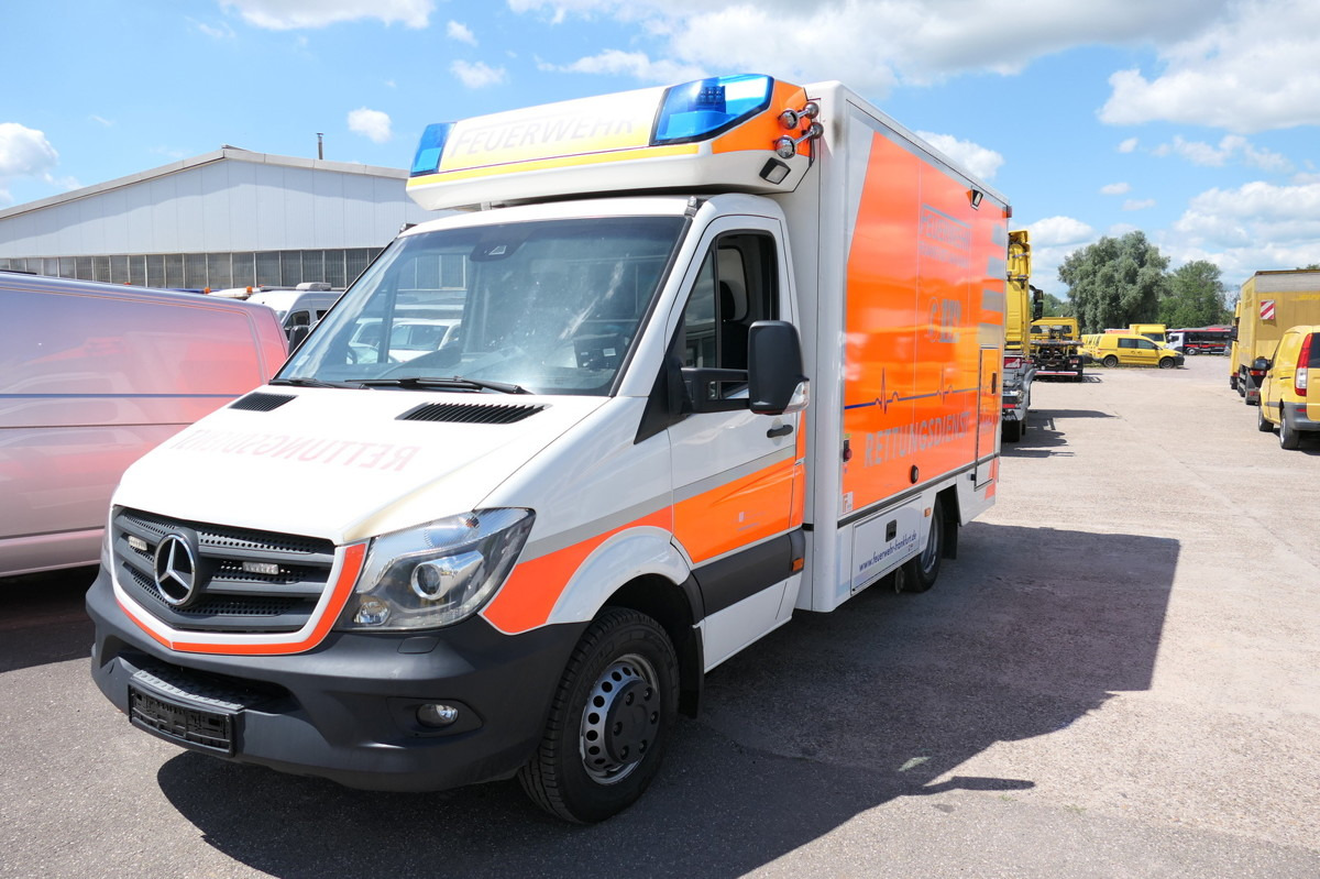 MERCEDES-BENZ Sprinter 519 CDI Klima Krankenwagen Fahrtec Aufb - سيارة إسعاف: صورة 2 MERCEDES-BENZ Sprinter 519 CDI Klima Krankenwagen Fahrtec Aufb - سيارة إسعاف: صورة 2