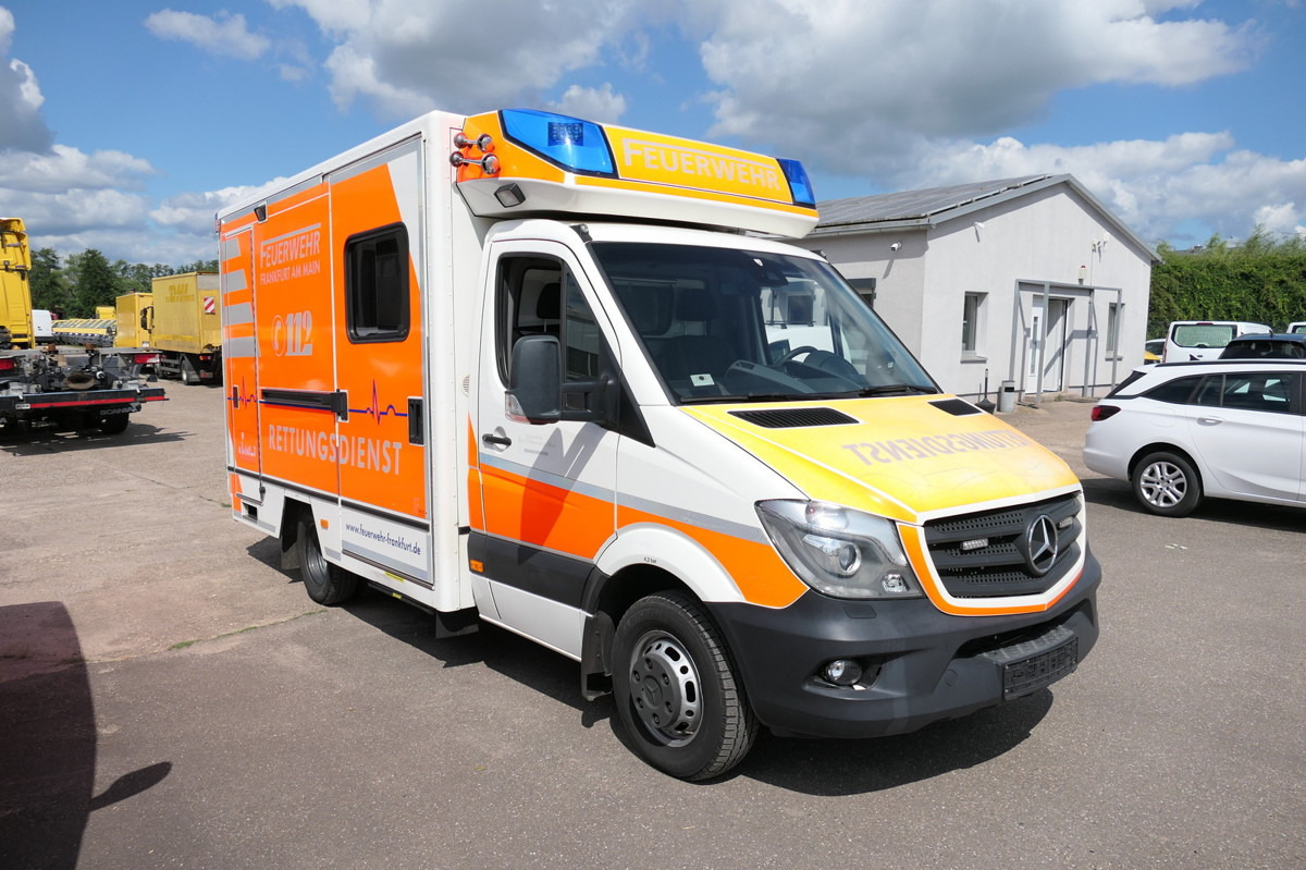 MERCEDES-BENZ Sprinter 519 CDI Klima Krankenwagen Fahrtec Aufb - سيارة إسعاف: صورة 1 MERCEDES-BENZ Sprinter 519 CDI Klima Krankenwagen Fahrtec Aufb - سيارة إسعاف: صورة 1