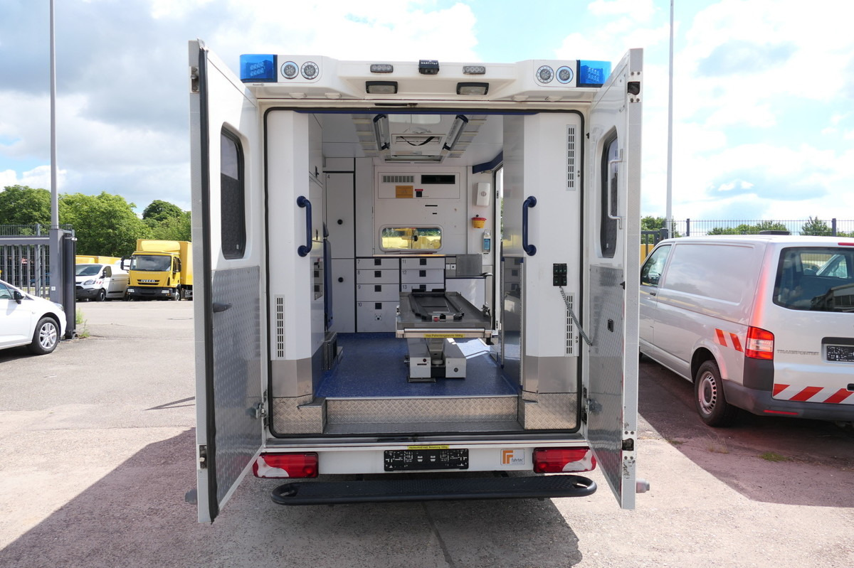 MERCEDES-BENZ Sprinter 519 CDI Klima Krankenwagen Fahrtec Aufb - سيارة إسعاف: صورة 5 MERCEDES-BENZ Sprinter 519 CDI Klima Krankenwagen Fahrtec Aufb - سيارة إسعاف: صورة 5