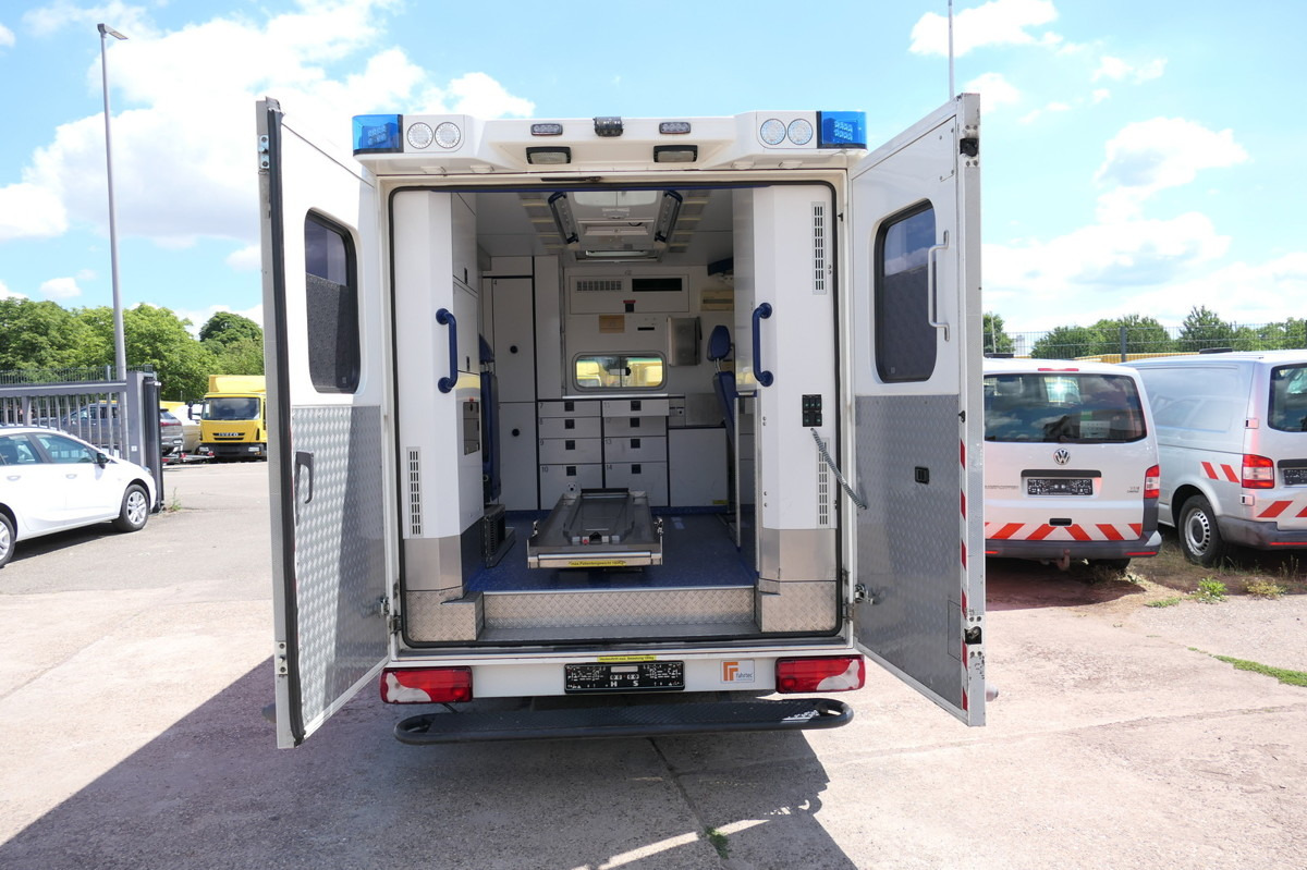 MERCEDES-BENZ Sprinter 519 CDI Klima Krankenwagen Fahrtec Aufb - سيارة إسعاف: صورة 5 MERCEDES-BENZ Sprinter 519 CDI Klima Krankenwagen Fahrtec Aufb - سيارة إسعاف: صورة 5
