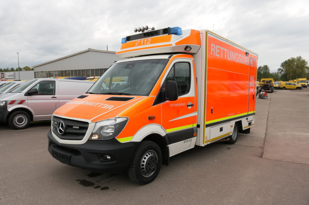 MERCEDES-BENZ Sprinter 519 CDI Klima Krankenwagen - سيارة إسعاف: صورة 2 MERCEDES-BENZ Sprinter 519 CDI Klima Krankenwagen - سيارة إسعاف: صورة 2