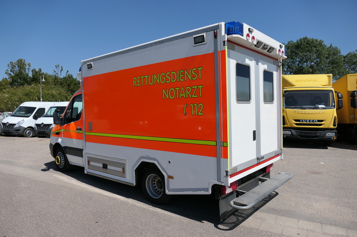 MERCEDES-BENZ Sprinter 519 CDI Klima Krankenwagen - سيارة إسعاف: صورة 4 MERCEDES-BENZ Sprinter 519 CDI Klima Krankenwagen - سيارة إسعاف: صورة 4