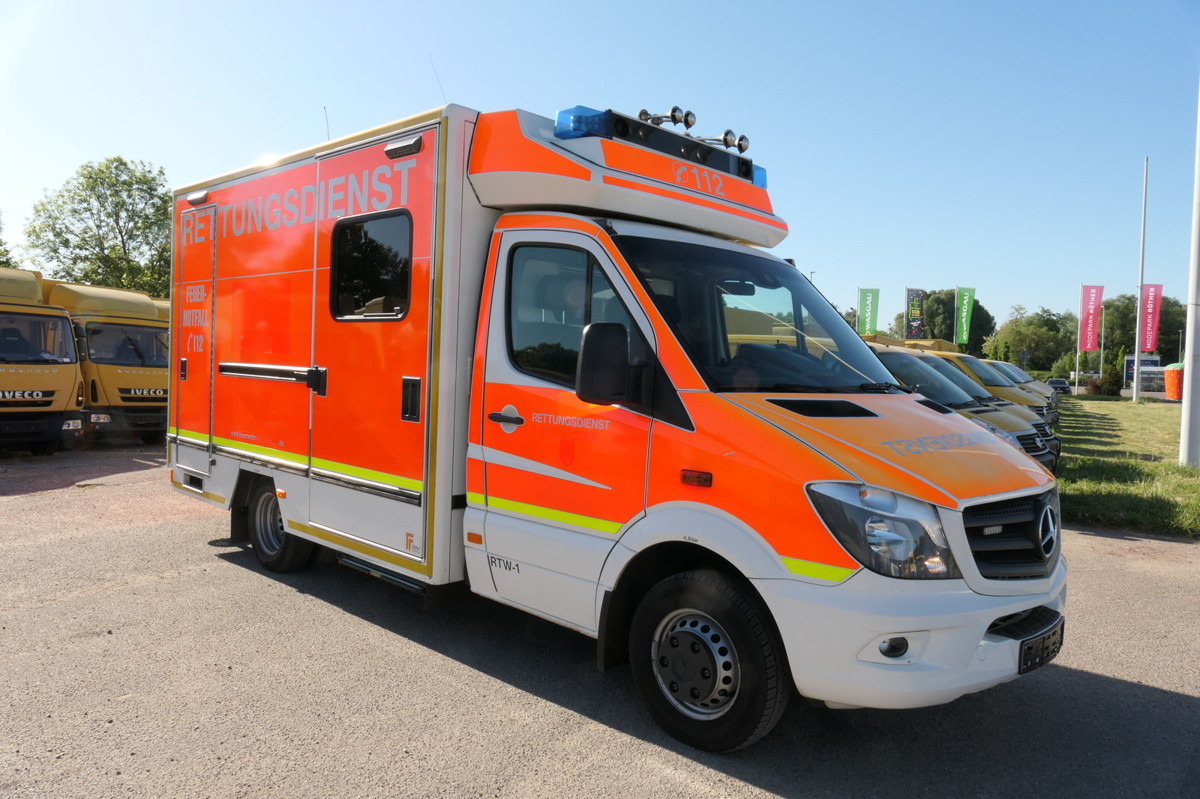 MERCEDES-BENZ Sprinter 519 CDI Klima Krankenwagen - سيارة إسعاف: صورة 1 MERCEDES-BENZ Sprinter 519 CDI Klima Krankenwagen - سيارة إسعاف: صورة 1