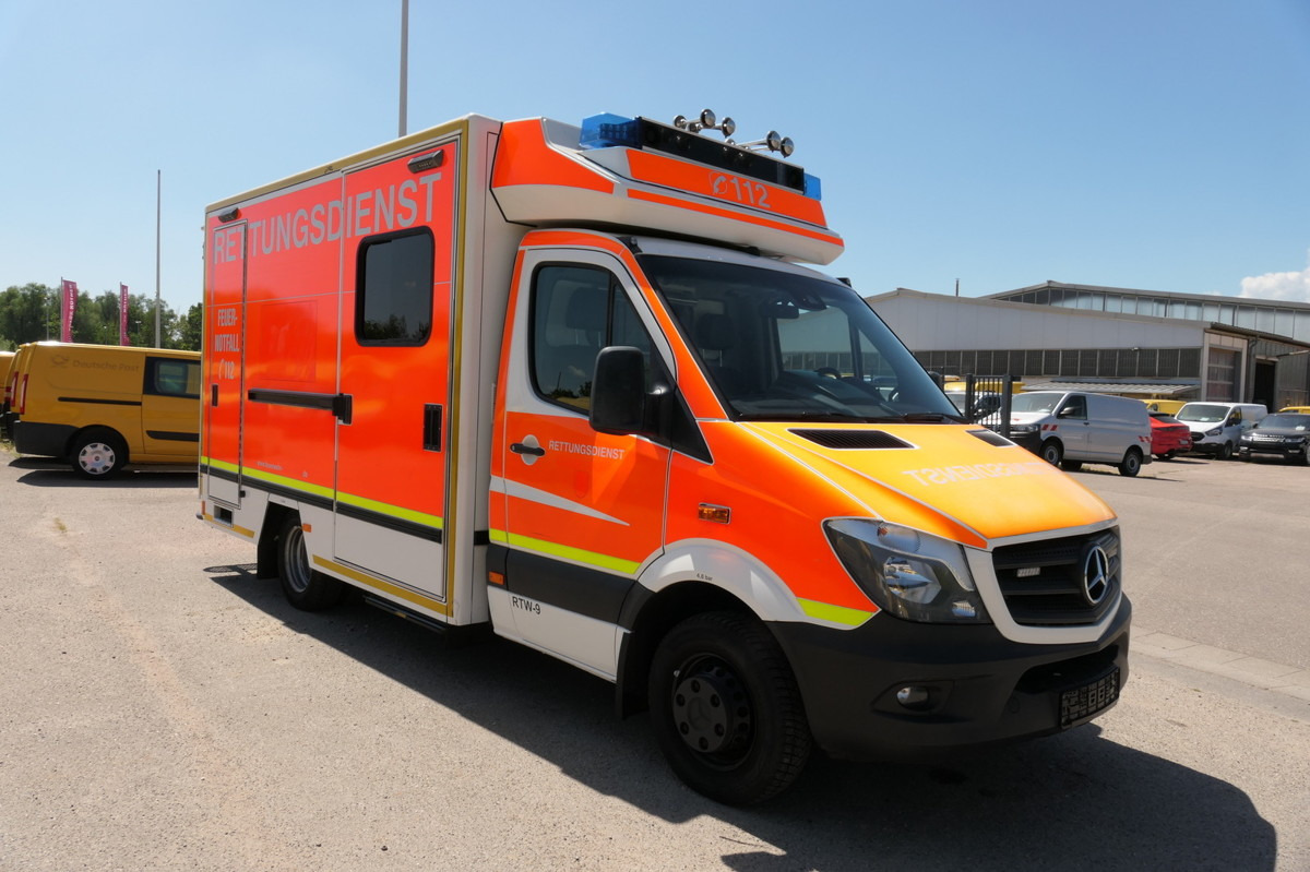 MERCEDES-BENZ Sprinter 519 CDI Klima Krankenwagen - سيارة إسعاف: صورة 1 MERCEDES-BENZ Sprinter 519 CDI Klima Krankenwagen - سيارة إسعاف: صورة 1