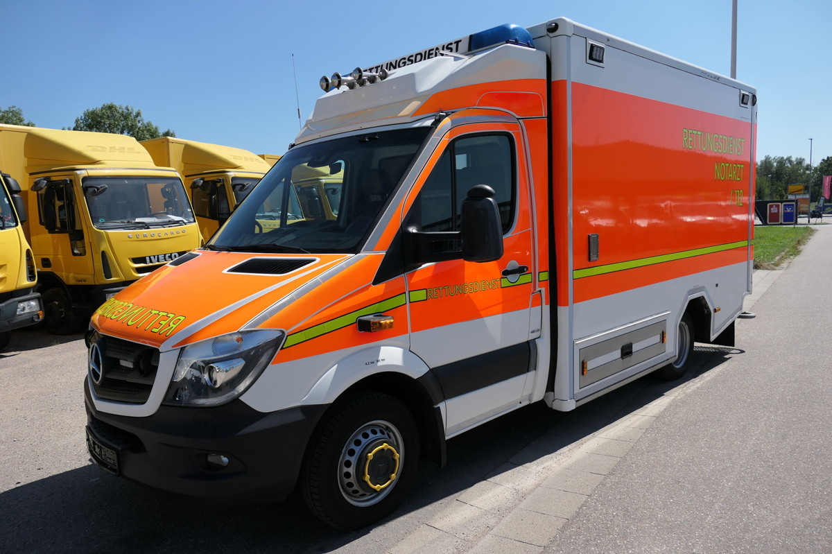 MERCEDES-BENZ Sprinter 519 CDI Klima Krankenwagen - سيارة إسعاف: صورة 2 MERCEDES-BENZ Sprinter 519 CDI Klima Krankenwagen - سيارة إسعاف: صورة 2