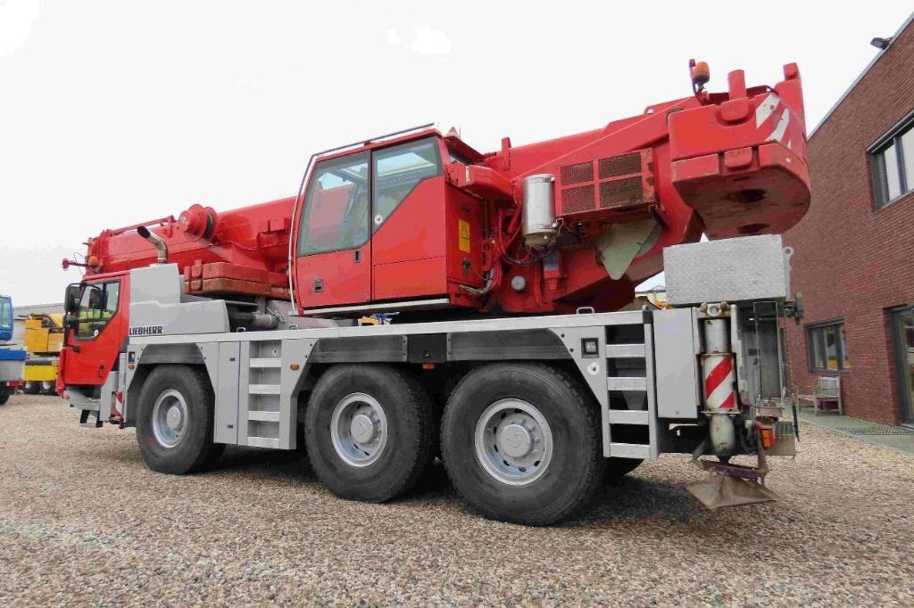Liebherr LTM 1055-3.2 - رافعة لجميع التضاريس: صورة 4 Liebherr LTM 1055-3.2 - رافعة لجميع التضاريس: صورة 4