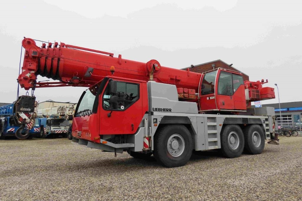Liebherr LTM 1055-3.2 - رافعة لجميع التضاريس: صورة 1 Liebherr LTM 1055-3.2 - رافعة لجميع التضاريس: صورة 1