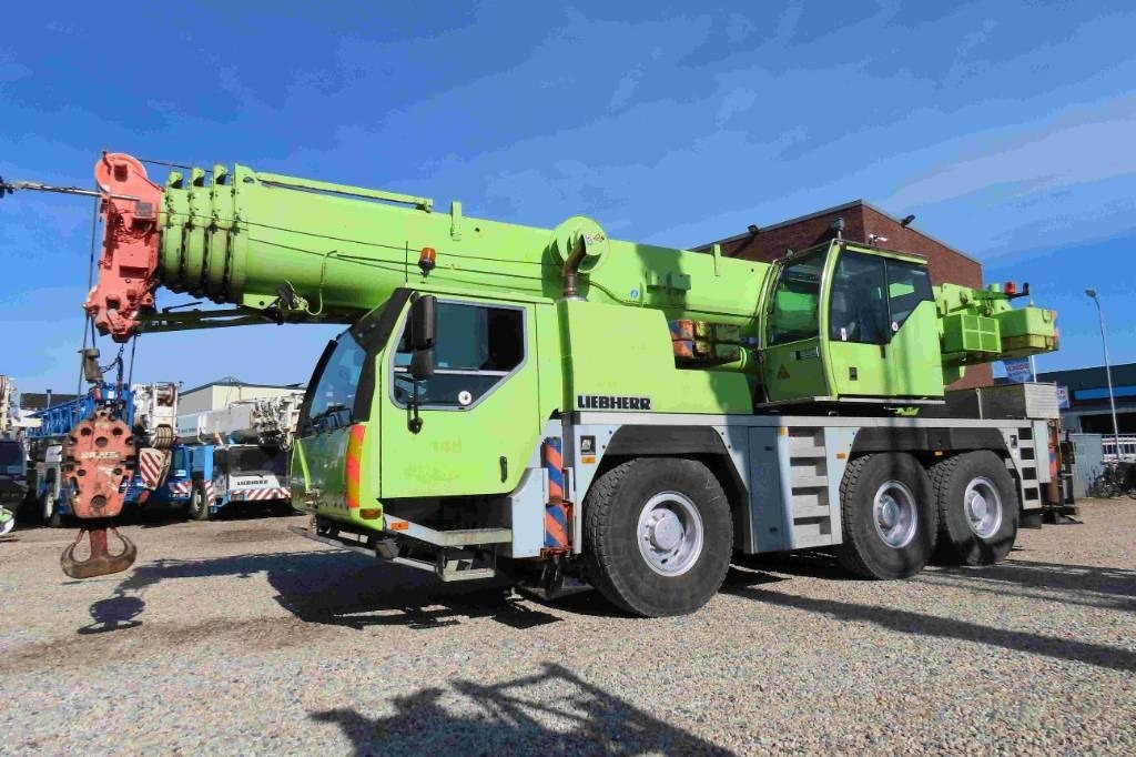 Liebherr LTM 1055-3.2 - رافعة لجميع التضاريس: صورة 1 Liebherr LTM 1055-3.2 - رافعة لجميع التضاريس: صورة 1