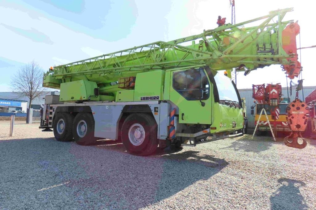 Liebherr LTM 1055-3.2 - رافعة لجميع التضاريس: صورة 2 Liebherr LTM 1055-3.2 - رافعة لجميع التضاريس: صورة 2