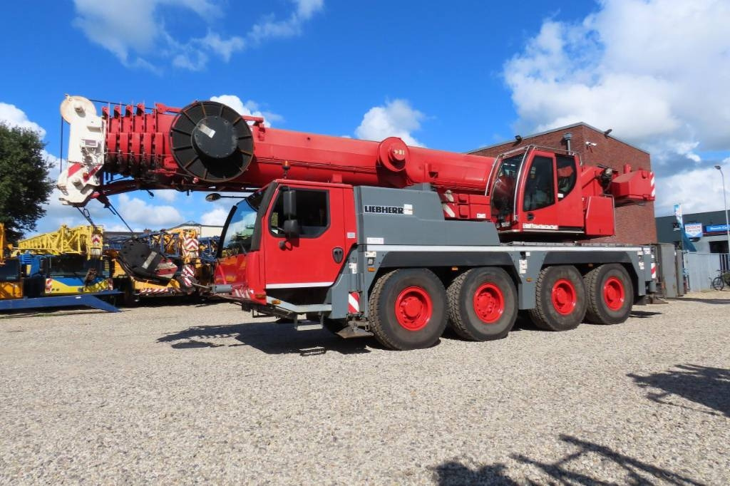 Liebherr LTM 1070-4.2 - رافعة لجميع التضاريس: صورة 1 Liebherr LTM 1070-4.2 - رافعة لجميع التضاريس: صورة 1