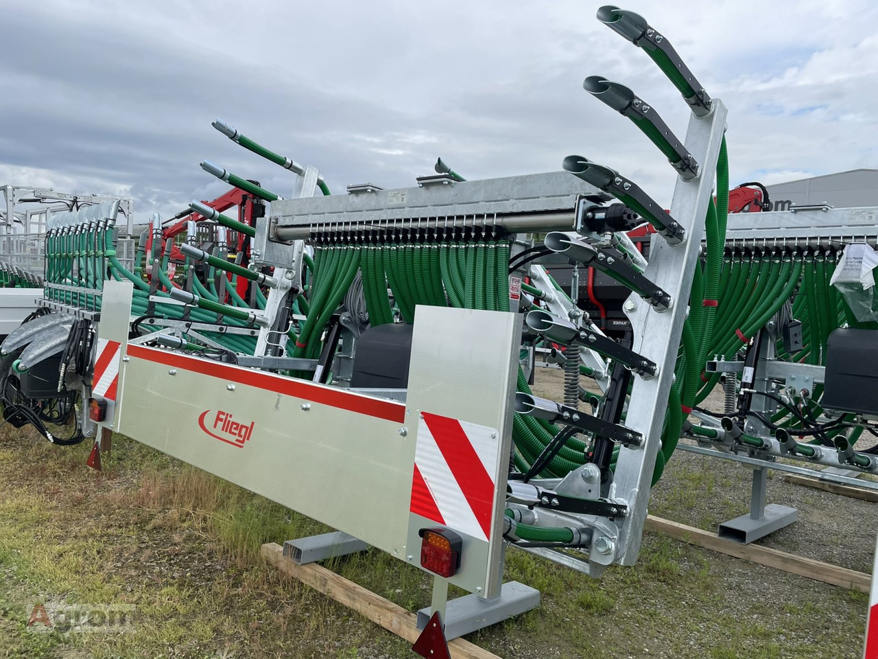 Fliegl Schleppschuhverteiler Compact 6,0 m - حاقن الطين: صورة 5 Fliegl Schleppschuhverteiler Compact 6,0 m - حاقن الطين: صورة 5