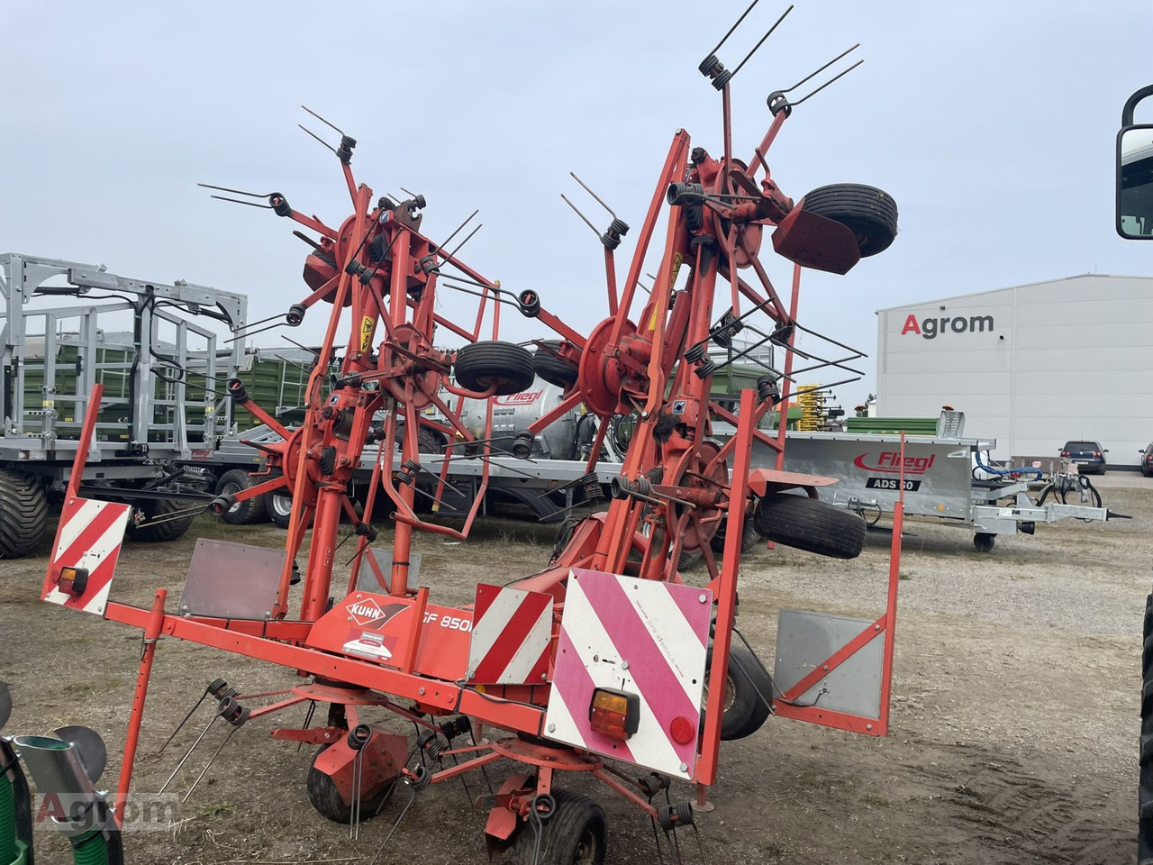 Kuhn GF 8501 - نشارة الدريس/ شوكة جرف: صورة 5 Kuhn GF 8501 - نشارة الدريس/ شوكة جرف: صورة 5