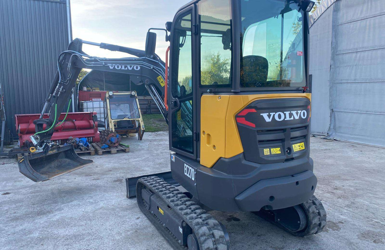 Volvo EC27D - حفار صغير: صورة 5 Volvo EC27D - حفار صغير: صورة 5