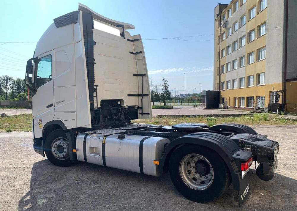 Volvo - رأس تريلا: صورة 4 Volvo - رأس تريلا: صورة 4