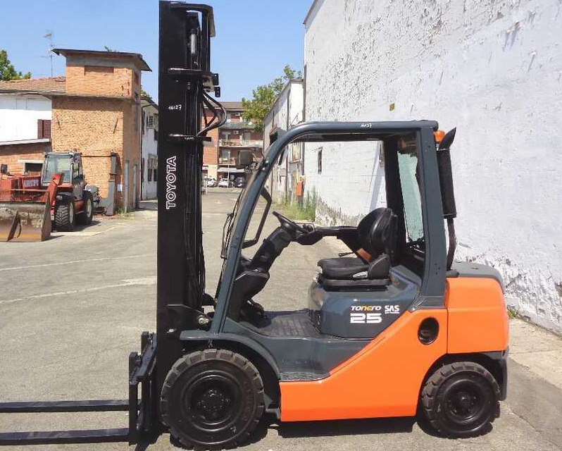 Toyota 06-8 FD 25 F - رافعة شوكية ديزل: صورة 3 Toyota 06-8 FD 25 F - رافعة شوكية ديزل: صورة 3