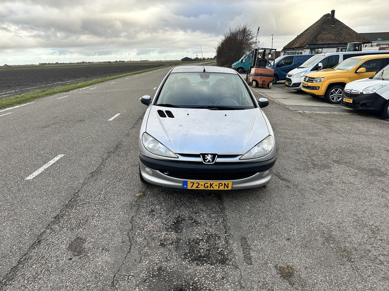 Peugeot 206 - سيارة: صورة 2 Peugeot 206 - سيارة: صورة 2