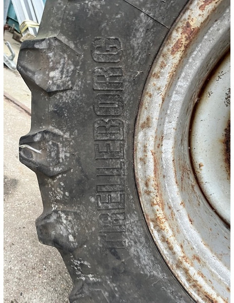 Trelleborg en bkt 480\65 R24 TM 800 - الجنوط: صورة 4 Trelleborg en bkt 480\65 R24 TM 800 - الجنوط: صورة 4