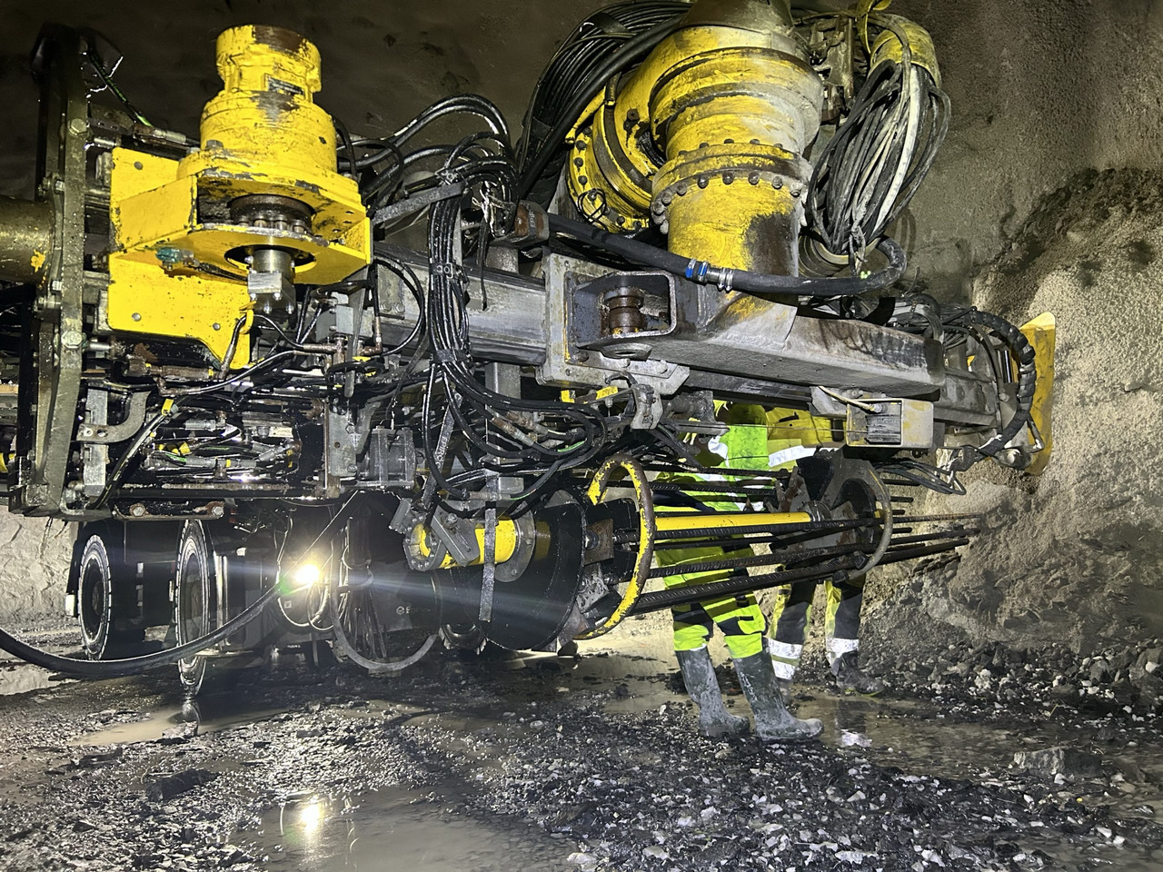 Atlas Copco Boltec E - ماكينة حفر التجاويف الاتجاهية: صورة 3 Atlas Copco Boltec E - ماكينة حفر التجاويف الاتجاهية: صورة 3
