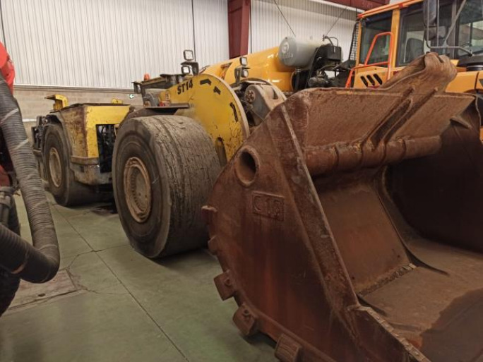 Atlas Copco ST14 - آلات التعدين: صورة 1 Atlas Copco ST14 - آلات التعدين: صورة 1