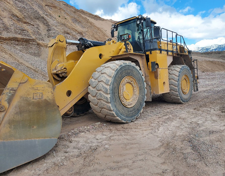 اللودر بعجل Caterpillar 988K: صورة 1