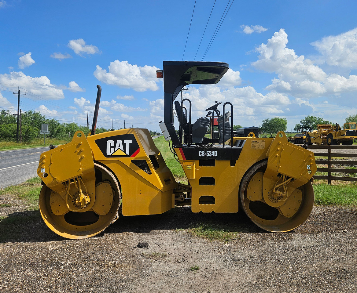 Caterpillar CB-534D - مدحلة: صورة 1 Caterpillar CB-534D - مدحلة: صورة 1