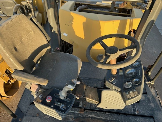 Caterpillar CB-543D XW - مدحلة: صورة 5 Caterpillar CB-543D XW - مدحلة: صورة 5