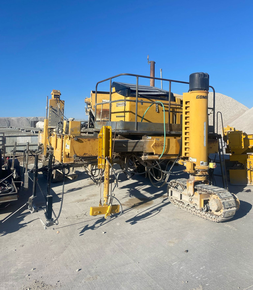 Gomaco Commander III - آلة رصف الخرسانة: صورة 1 Gomaco Commander III - آلة رصف الخرسانة: صورة 1