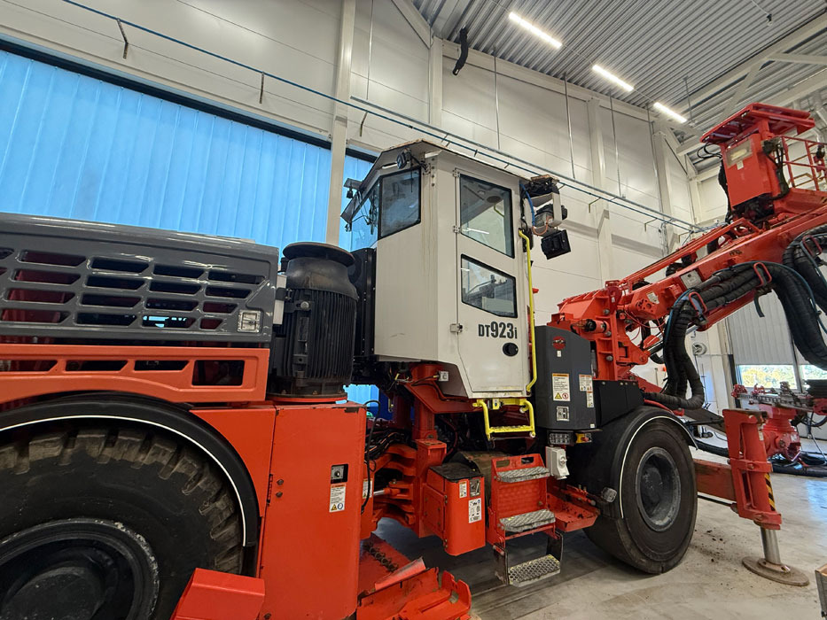 Sandvik DT923I - ماكينة حفر التجاويف الاتجاهية: صورة 1 Sandvik DT923I - ماكينة حفر التجاويف الاتجاهية: صورة 1